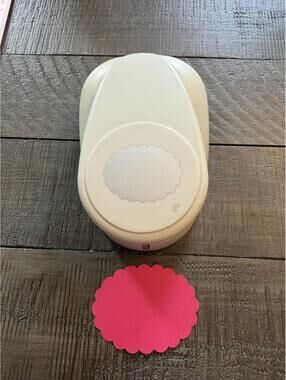 The Paper Studio 3 inch scalloped oval shape punch